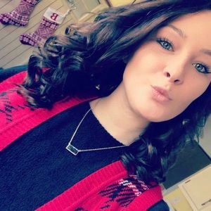 Hello! I am Brooke Weeks and welcome to my closet!